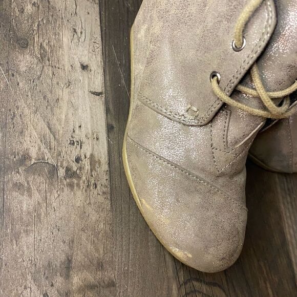 Tom Shimmer Suede Lace Up Bootie Wedges Size 6 - Picture 2 of 2